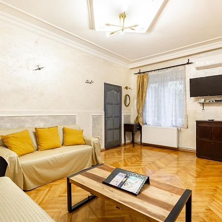 Mari&Emi Flat In Corvin Apartment Budapest Exterior photo