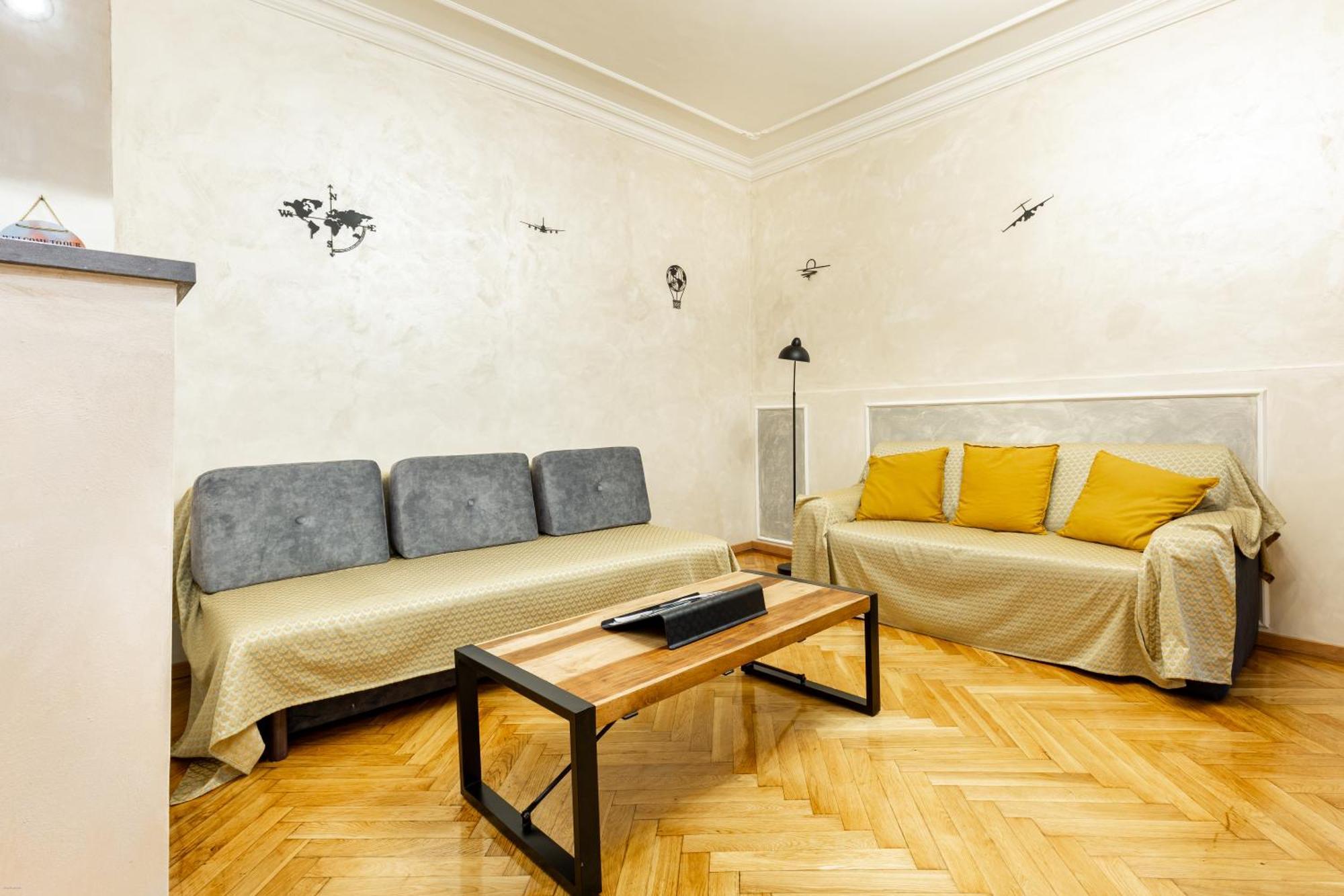 Mari&Emi Flat In Corvin Apartment Budapest Exterior photo