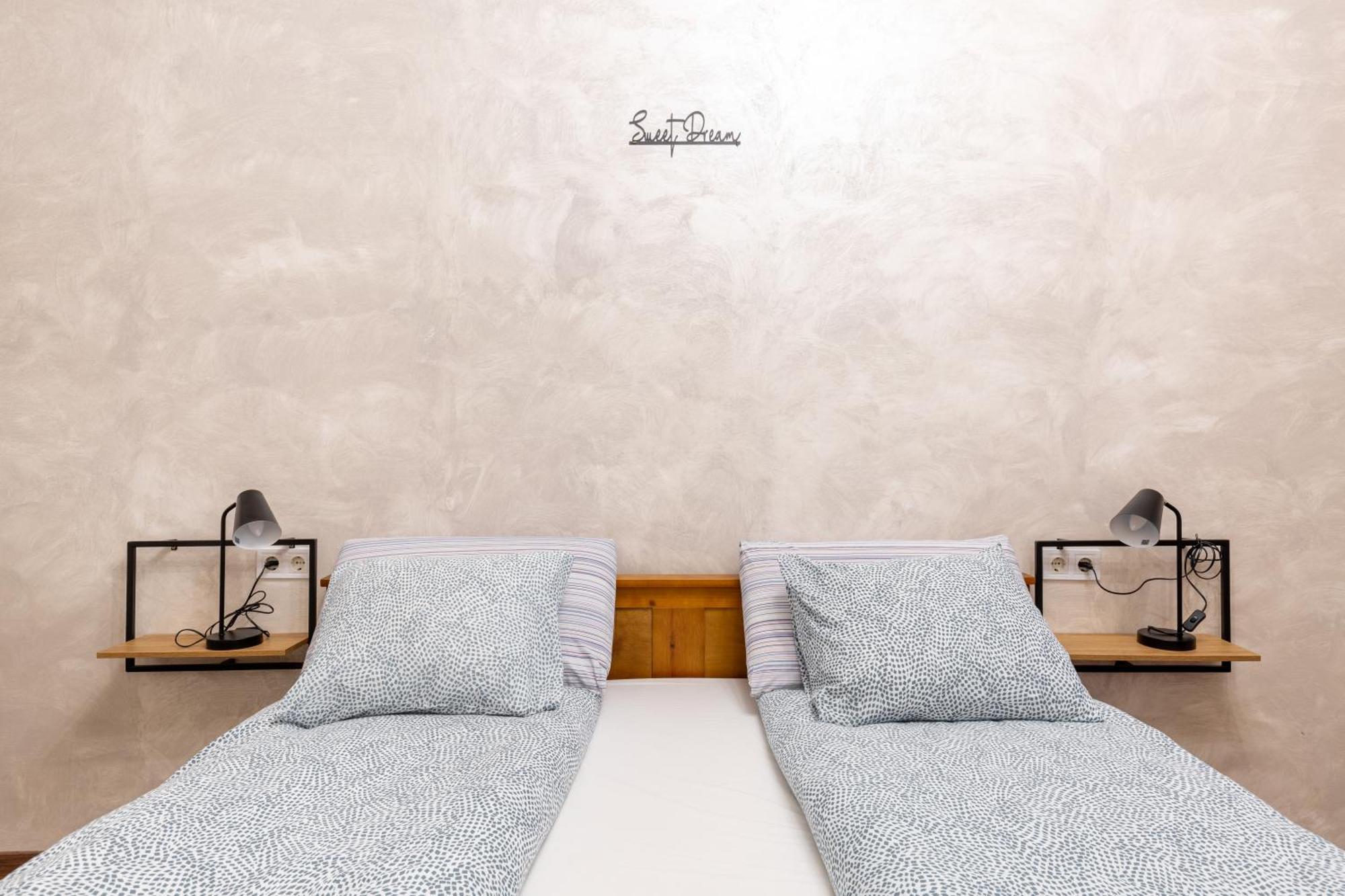 Mari&Emi Flat In Corvin Apartment Budapest Exterior photo