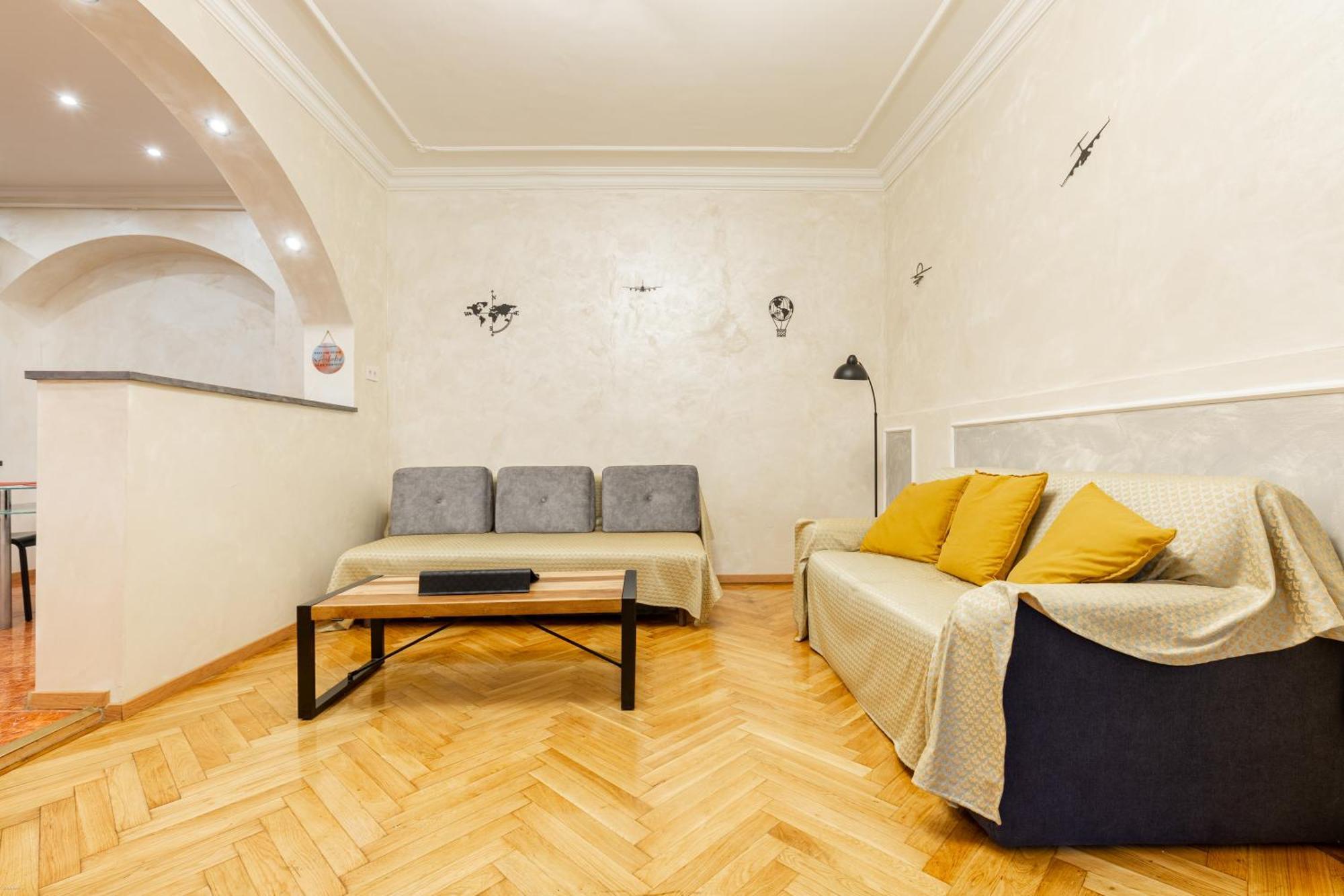Mari&Emi Flat In Corvin Apartment Budapest Exterior photo